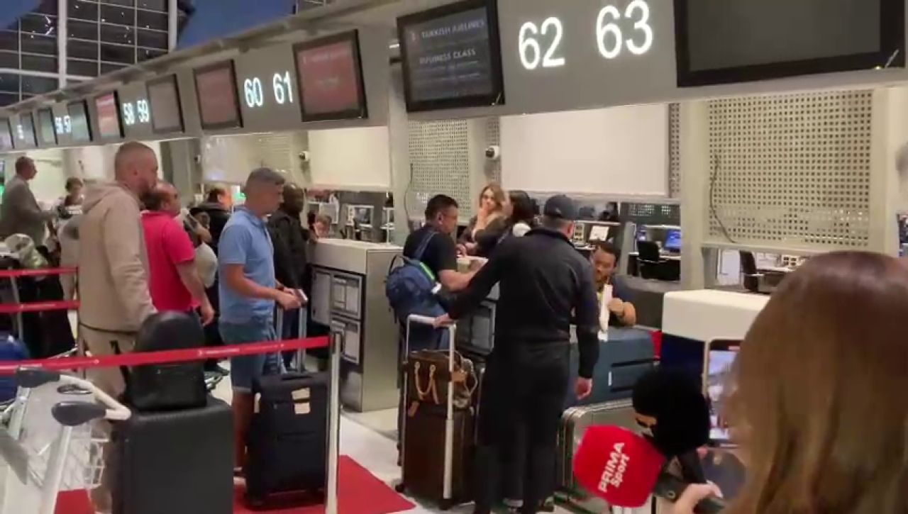 Destinația Arabia Saudită! Laurențiu Reghecampf a decolat spre noul său club_8