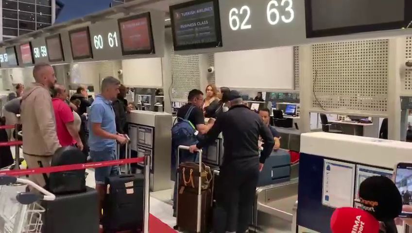Destinația Arabia Saudită! Laurențiu Reghecampf a decolat spre noul său club_15