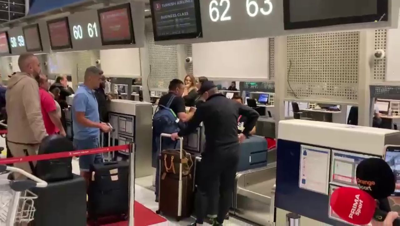Destinația Arabia Saudită! Laurențiu Reghecampf a decolat spre noul său club_18
