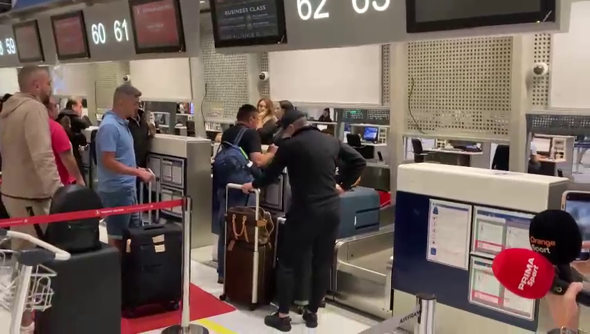 Destinația Arabia Saudită! Laurențiu Reghecampf a decolat spre noul său club_21