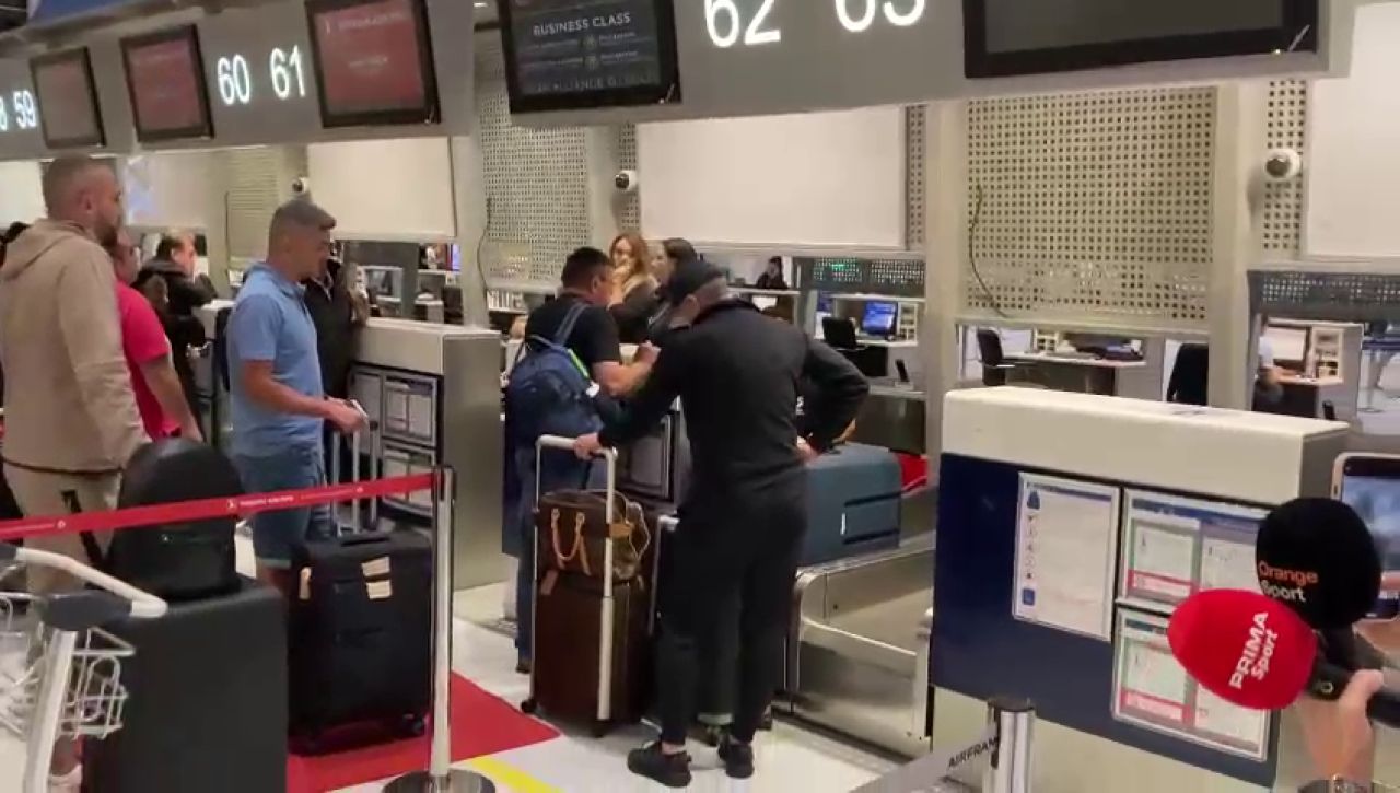 Destinația Arabia Saudită! Laurențiu Reghecampf a decolat spre noul său club_21