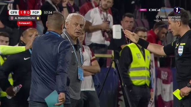 Mandorlini, roșu de furie după cartonașul roșu primit în CFR-Petrolul_5