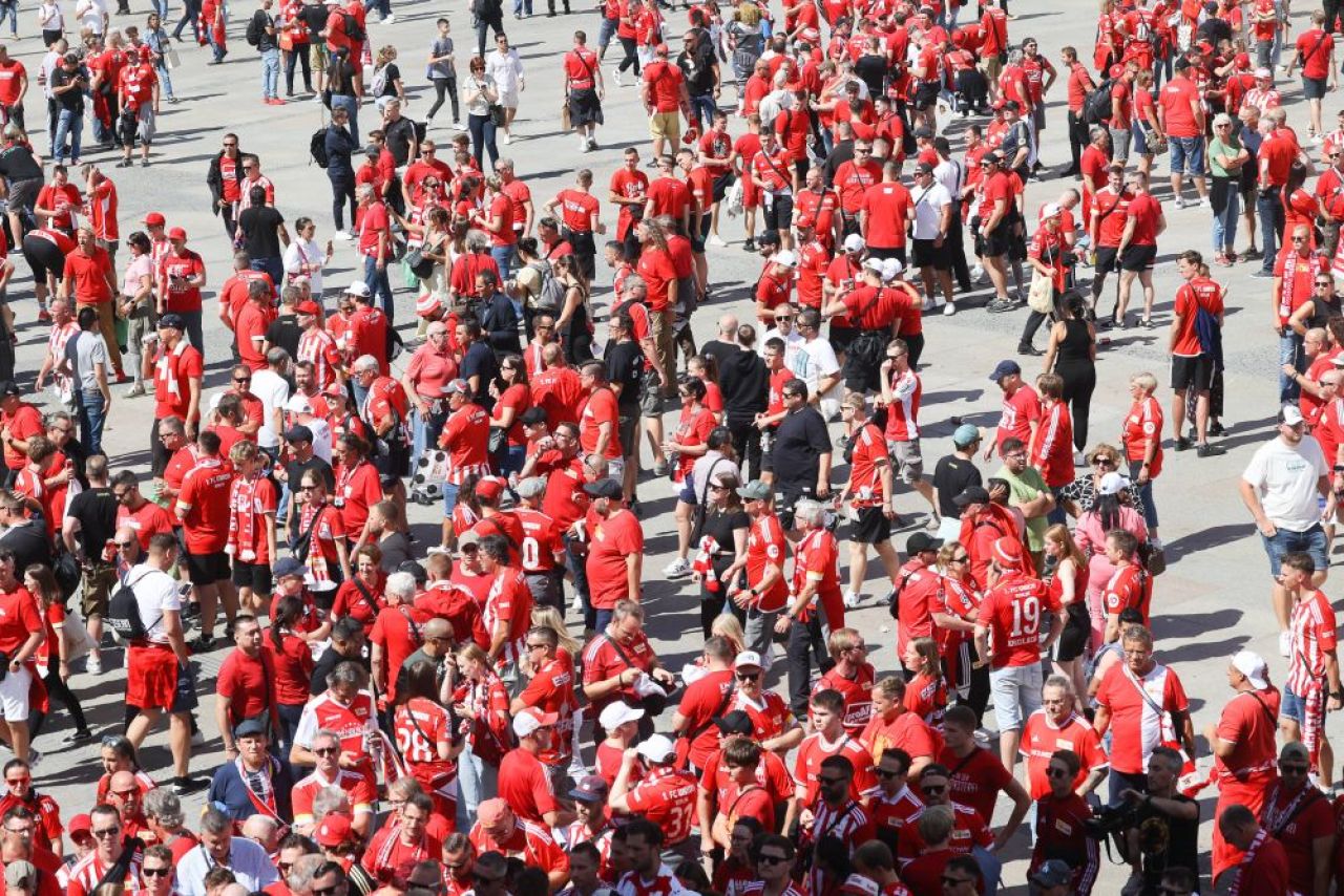 Fanii lui Union Berlin au luat cu asalt Madridul pentru meciul cu Real! Imagini superbe_4