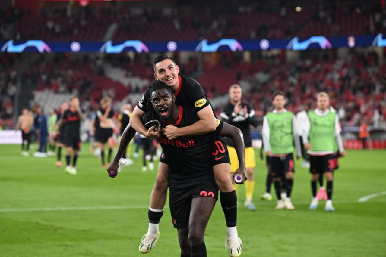 Tăurașii! Red Bull Salzburg a aliniat cea mai tânără echipă din istoria Champions League în 2-0 cu Benfica Lisabona în deplasare_3