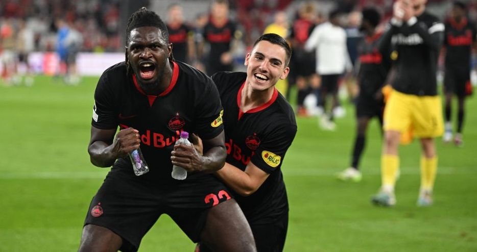 Tăurașii! Red Bull Salzburg a aliniat cea mai tânără echipă din istoria Champions League în 2-0 cu Benfica Lisabona în deplasare_4