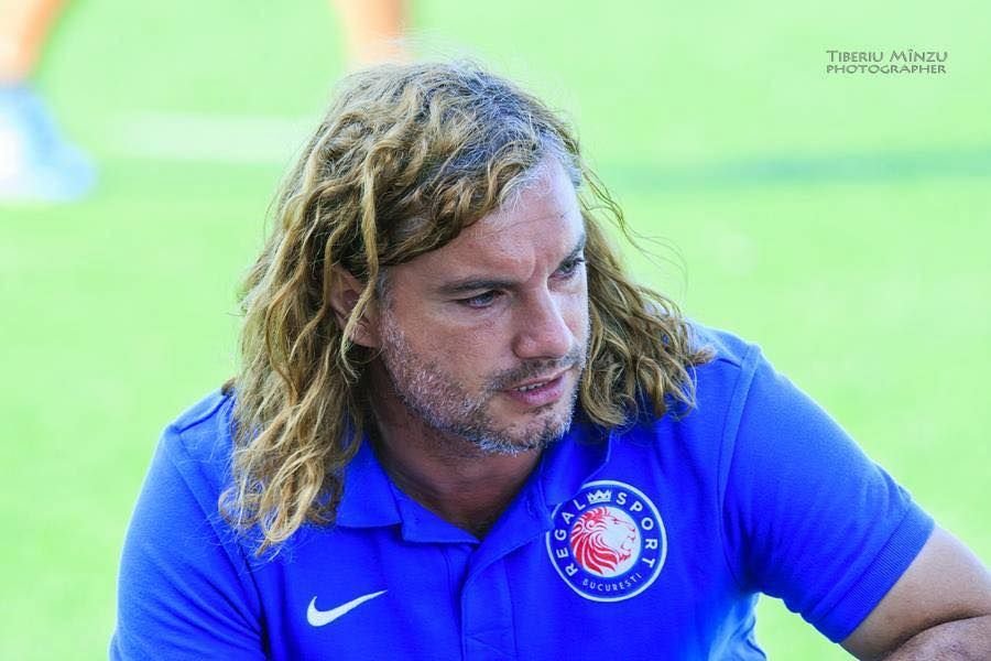 Antrenorul plecat în vară de la FCSB a semnat cu Jiul Petroșani! Imagini spectaculoase cu noul tehnician din Valea Jiului_6