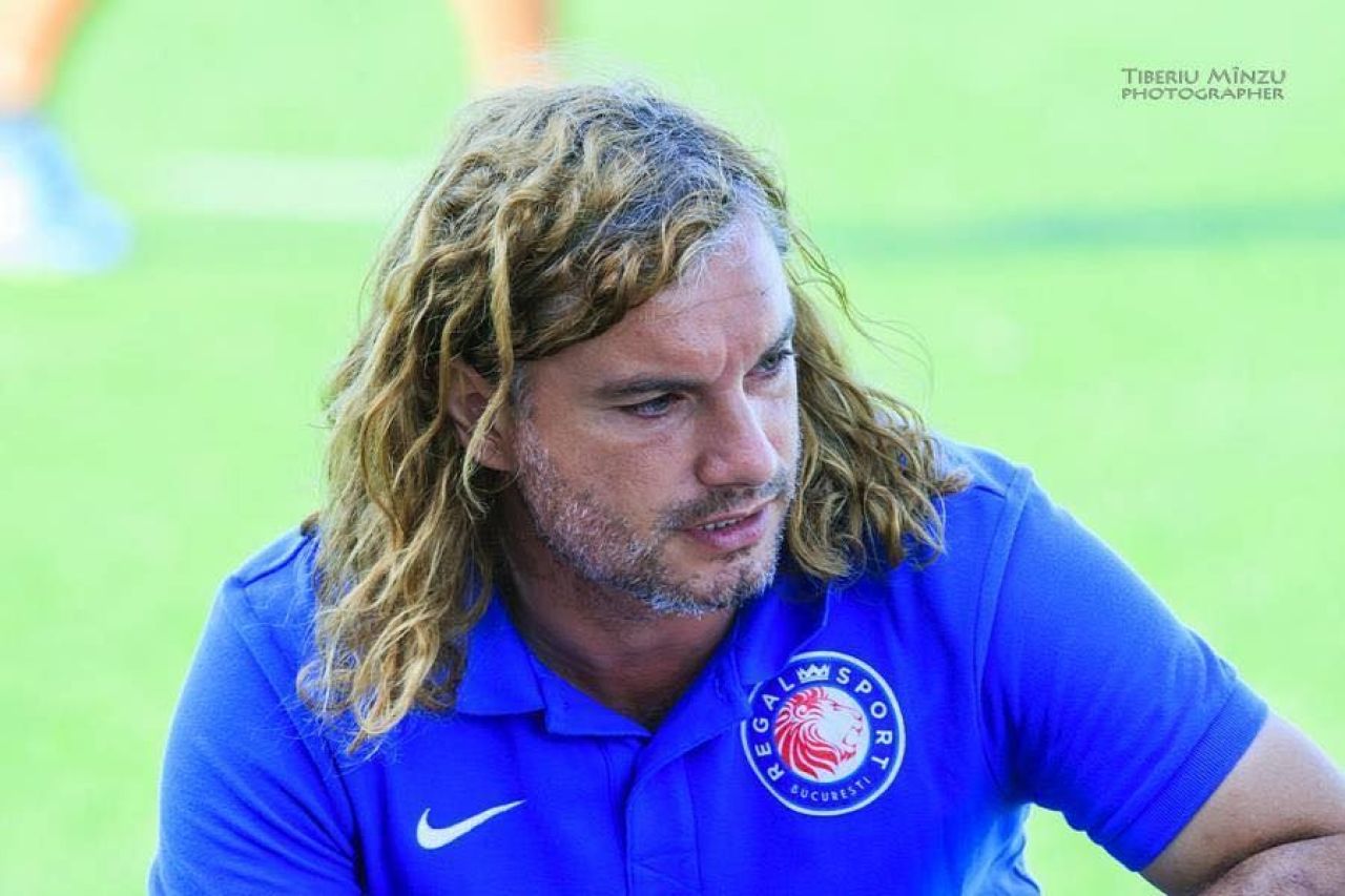 Antrenorul plecat în vară de la FCSB a semnat cu Jiul Petroșani! Imagini spectaculoase cu noul tehnician din Valea Jiului_6