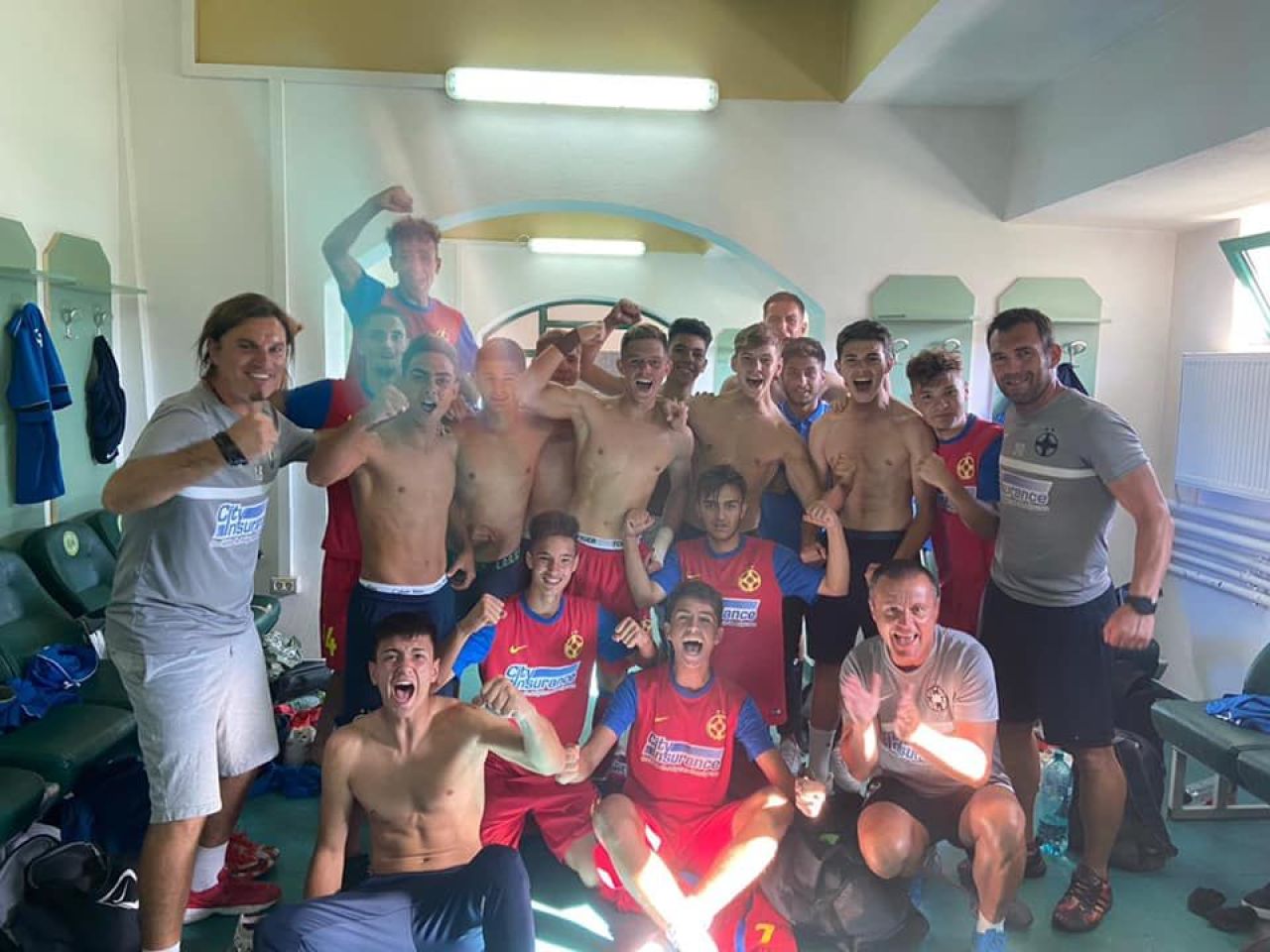 Antrenorul plecat în vară de la FCSB a semnat cu Jiul Petroșani! Imagini spectaculoase cu noul tehnician din Valea Jiului_14