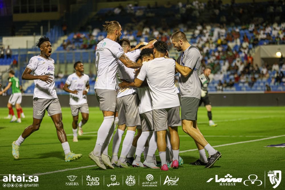 Dugandzic și Cordea, assist-uri împotriva echipei lui Steven Gerrard! Super-pasă dată de fostul atacant de la Rapid! Cât s-a terminat _3