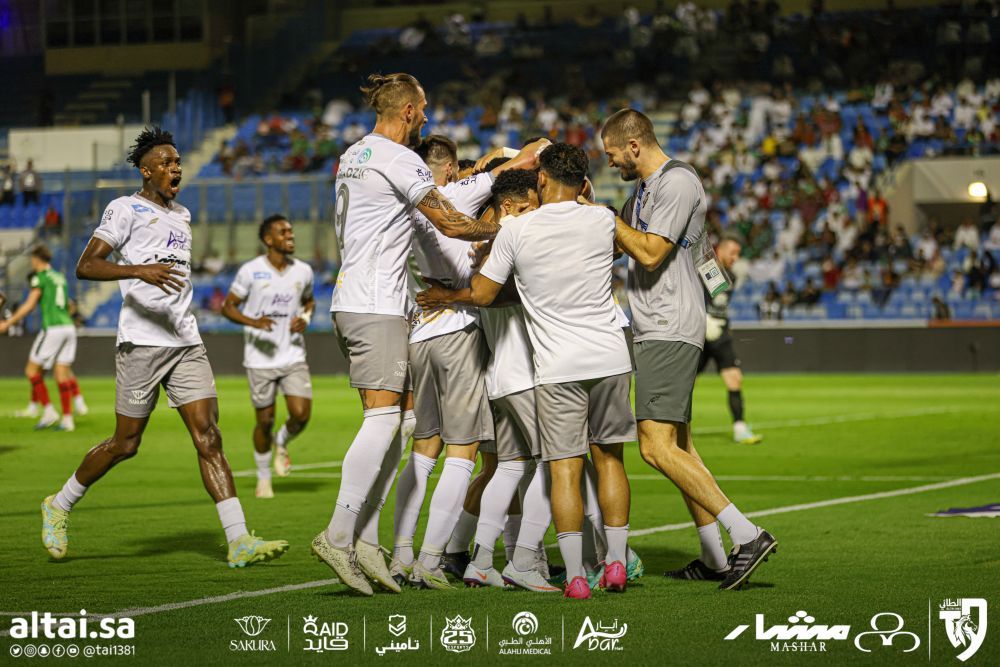 Dugandzic și Cordea, assist-uri împotriva echipei lui Steven Gerrard! Super-pasă dată de fostul atacant de la Rapid! Cât s-a terminat _3