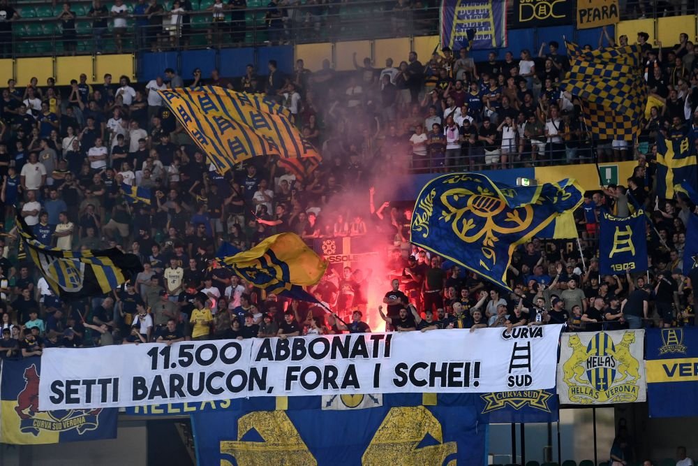Lipsă de respect pe San Siro: momentul de reculegere a fost &icirc;ntrerupt de suporteri