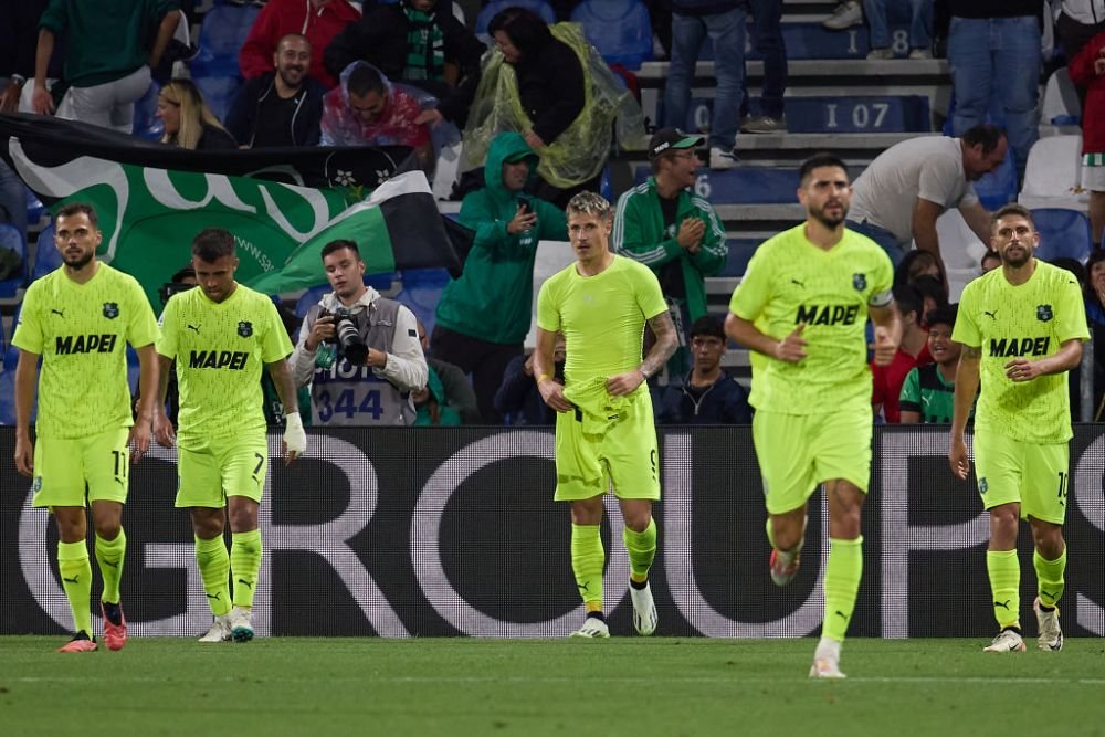 Tontogol! Gafă uriașă soldată cu un autogol cum rar se vede! Momentul petrecut sub ochii unui român din Serie A_5