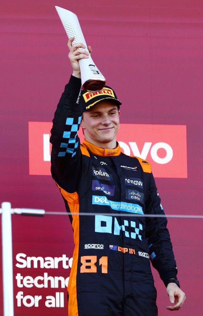 Max Verstappen, campion la Marele Premiu de Formula 1 al Japoniei! Trofeul spectaculos primit + Red Bull, al șaselea titlu la constructori câștigat _7