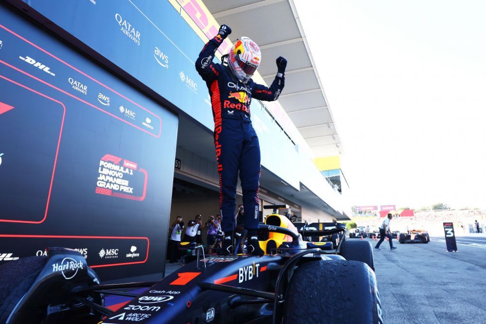 Max Verstappen, campion la Marele Premiu de Formula 1 al Japoniei! Trofeul spectaculos primit + Red Bull, al șaselea titlu la constructori câștigat _8