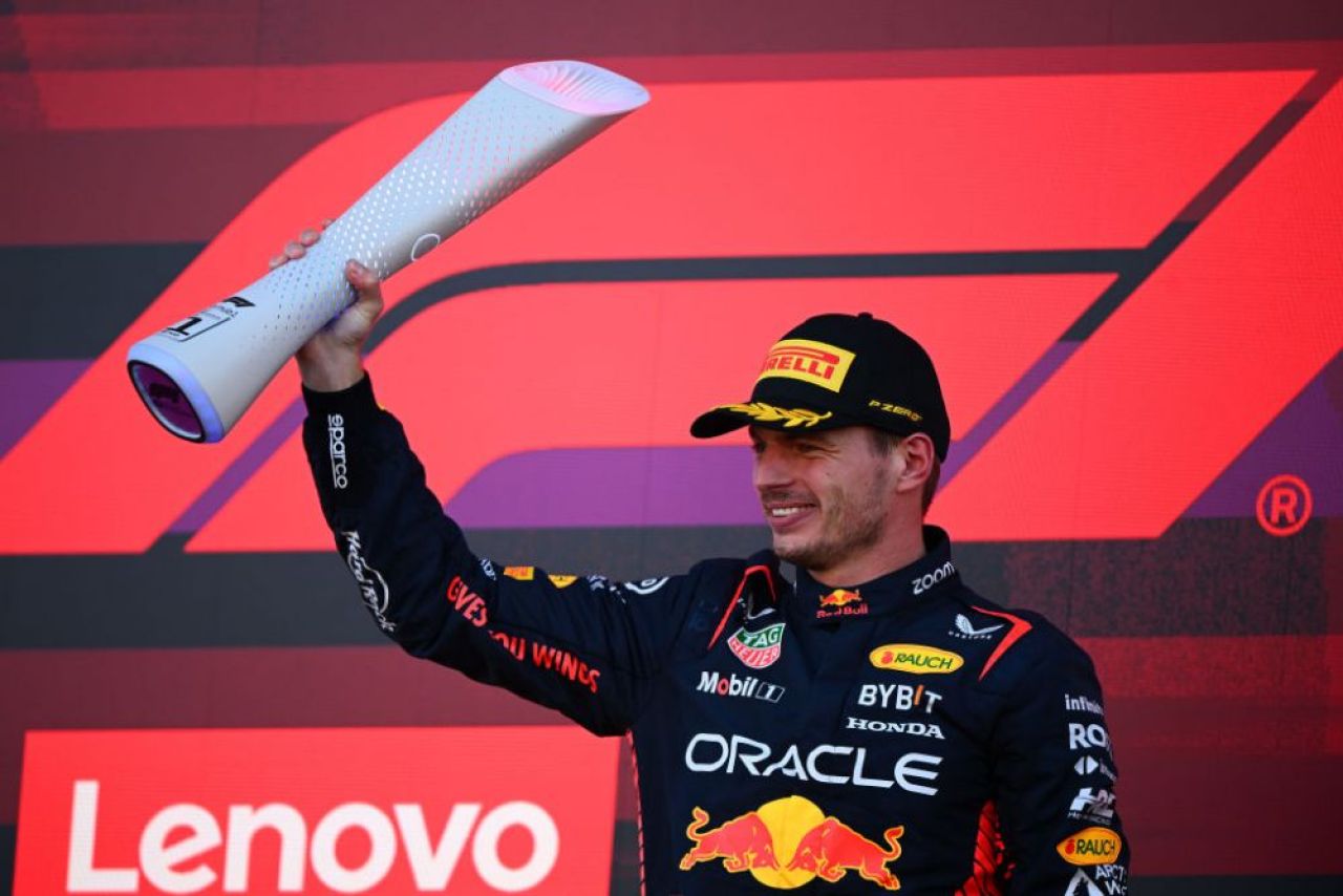 Max Verstappen, campion la Marele Premiu de Formula 1 al Japoniei! Trofeul spectaculos primit + Red Bull, al șaselea titlu la constructori câștigat _9