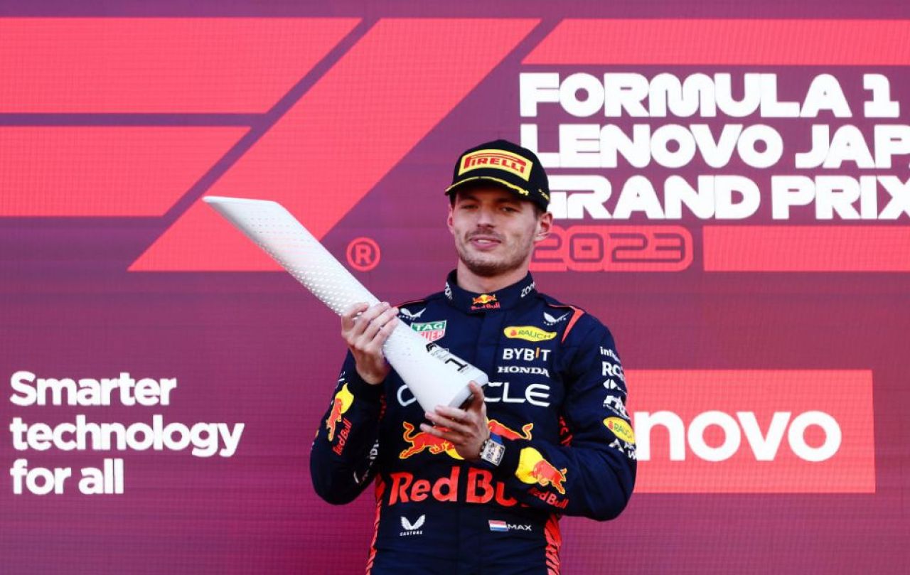 Max Verstappen, campion la Marele Premiu de Formula 1 al Japoniei! Trofeul spectaculos primit + Red Bull, al șaselea titlu la constructori câștigat _10