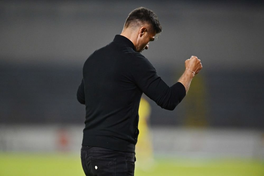 Coffee break: Florin Bratu, OUT de la Karmiotissa! Ce s-a &icirc;nt&acirc;mplat cu antrenorul rom&acirc;n după ultima etapă din Cipru