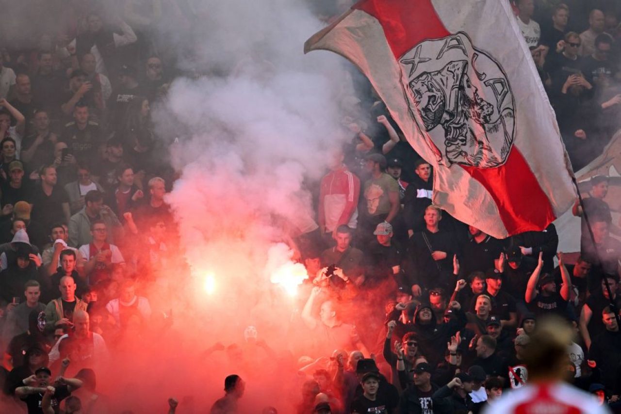 Țările civilizate! Fanii lui Ajax nu au mai suportat și au oprit de tot derby-ul cu Feyenoord, după 0-3 la pauză_3