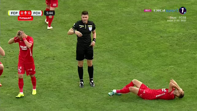 Cum a reacționat arbitrul Marian Barbu după ce Țicu i-a rupt piciorul lui Dragoș Iancu_18