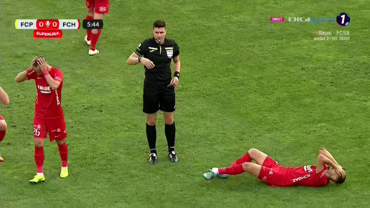 Cum a reacționat arbitrul Marian Barbu după ce Țicu i-a rupt piciorul lui Dragoș Iancu_18