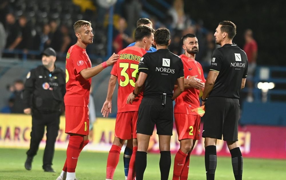 FCSB, 6 schimbări &icirc;n echipa de start pentru meciul cu Sepsi. Cuplu inedit de fundași centrali