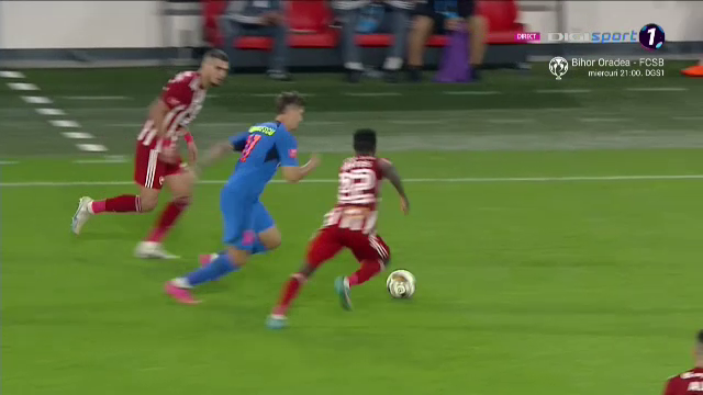 Francisco Junior i-a spart buza lui David Miculescu și a rămas pe teren. Verdictul specialistului_2
