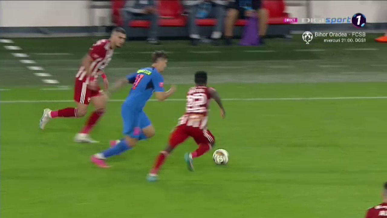 Francisco Junior i-a spart buza lui David Miculescu și a rămas pe teren. Verdictul specialistului_2