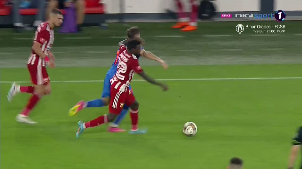 Francisco Junior i-a spart buza lui David Miculescu și a rămas pe teren. Verdictul specialistului_7