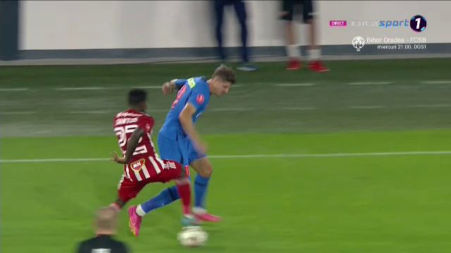 Francisco Junior i-a spart buza lui David Miculescu și a rămas pe teren. Verdictul specialistului_15