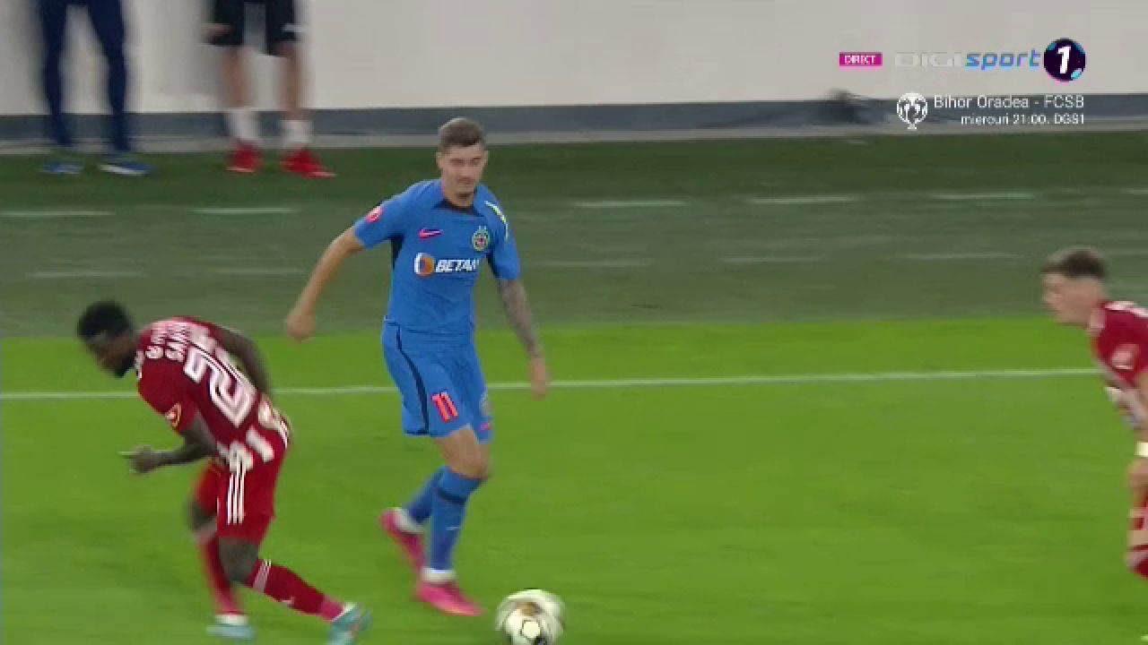 Francisco Junior i-a spart buza lui David Miculescu și a rămas pe teren. Verdictul specialistului_17