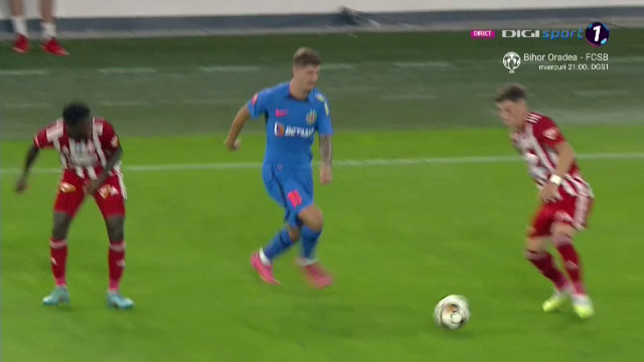 Francisco Junior i-a spart buza lui David Miculescu și a rămas pe teren. Verdictul specialistului_18