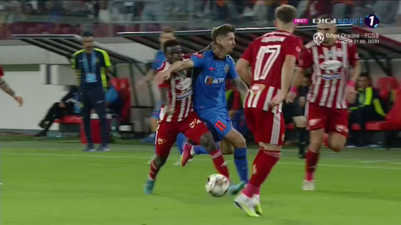 Francisco Junior i-a spart buza lui David Miculescu și a rămas pe teren. Verdictul specialistului_19