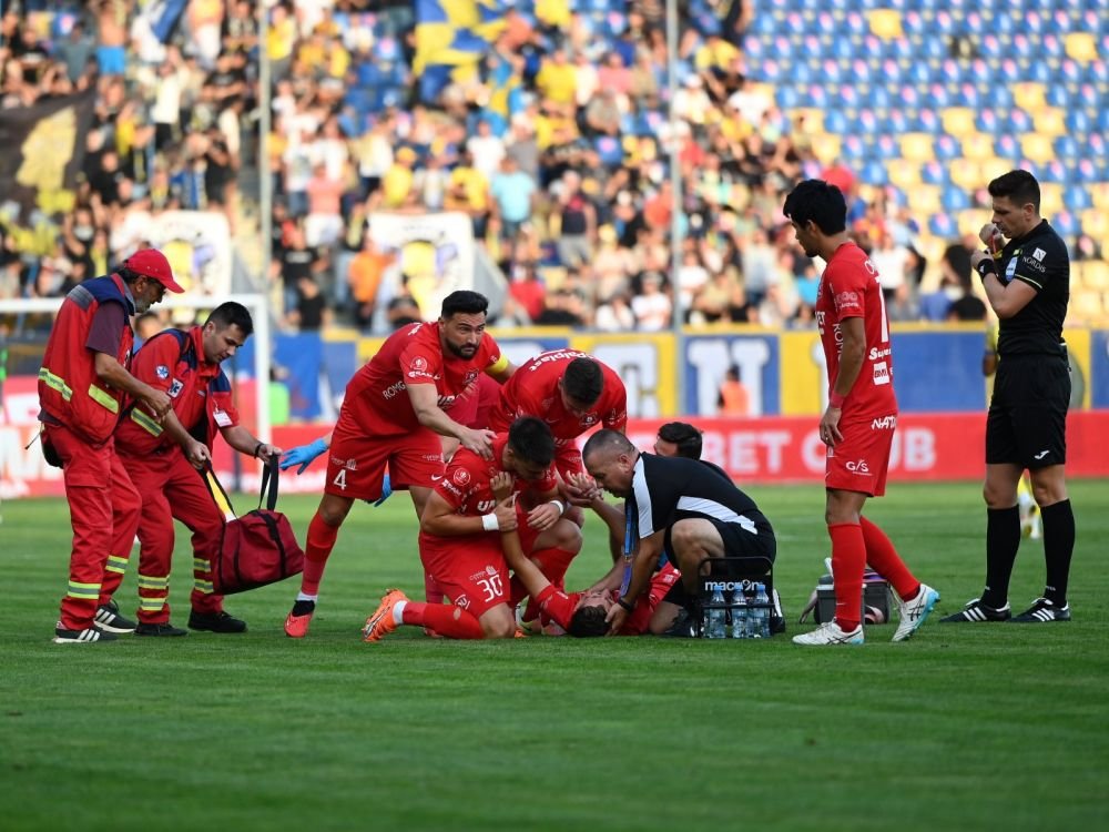 Cum a fost Valentin Țicu surprins la pauza meciului cu FC Hermannstadt: 