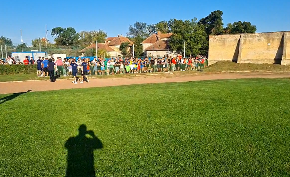 Primire spectaculoasă la Oradea! FCSB s-a antrenat în fața a zeci de spectatori + vizitator-surpriză_2