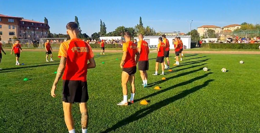 Primire spectaculoasă la Oradea! FCSB s-a antrenat în fața a zeci de spectatori + vizitator-surpriză_6
