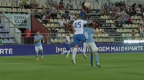 VAR degeaba! Penalty clar ignorat în FC Voluntari - Farul_13