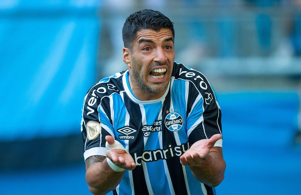Luis Suarez nu s-a putut abține nici la petrecerea fiului său! A &icirc;nscris o bijuterie de gol &icirc;n fața unor puștani de 10 ani