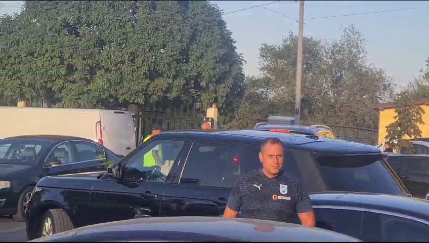 Mihai Rotaru A Dat Un Ordin Dupa Tunari Univ Craiova Si A Plecat Imediat De La Stadion 19