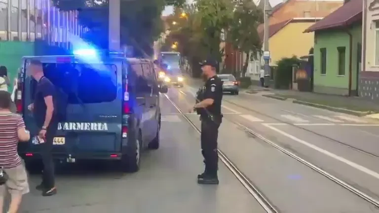 FC Bihor - FCSB. Autocarul roș-albaștrilor, blocat de miile de suporteri aflați la stadion