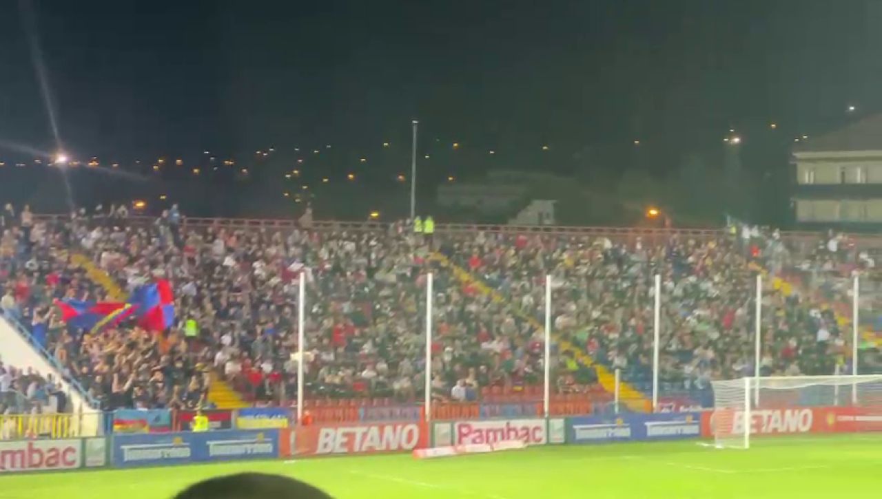 Nu ai loc să arunci un ac! Atmosferă superbă la FC Bihor - FCSB_54