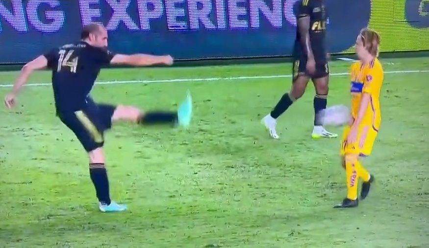 Chiellini, ce e cu tine? . Gestul lipsit de fair-play a st&acirc;rnit furie &icirc;n SUA