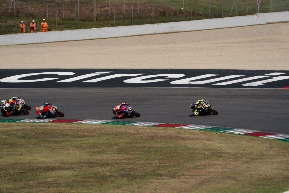 Jacopo Hosciuc, românul care visează să ajungă în Moto GP! Dublă victorie pe circuitul de la Mugello! „A fost unul dintre cele mai frumoase momente din cariera mea”_5
