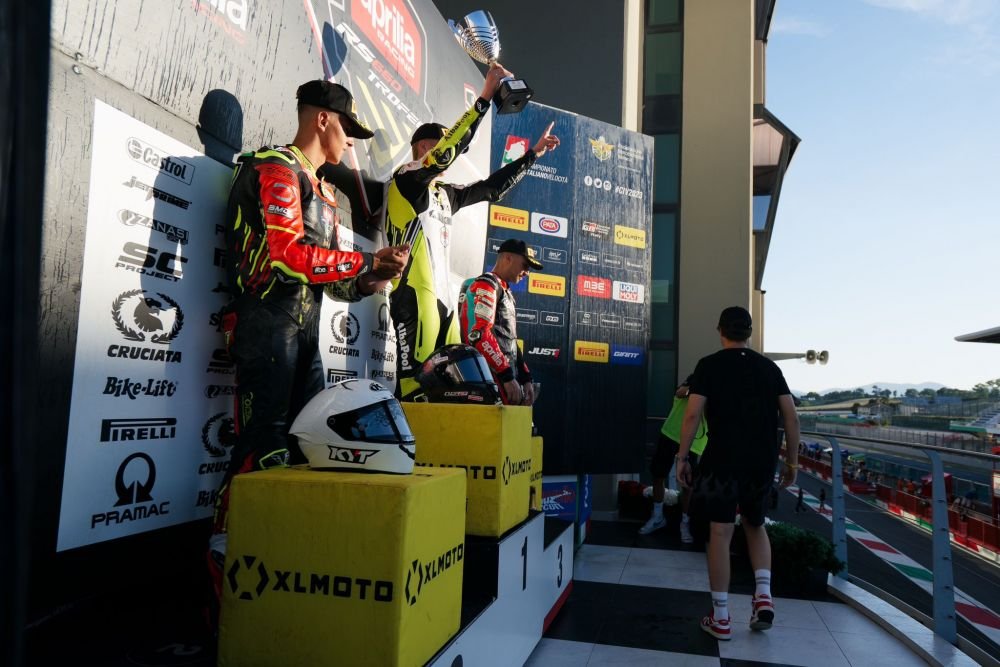 Jacopo Hosciuc, românul care visează să ajungă în Moto GP! Dublă victorie pe circuitul de la Mugello! „A fost unul dintre cele mai frumoase momente din cariera mea”_11