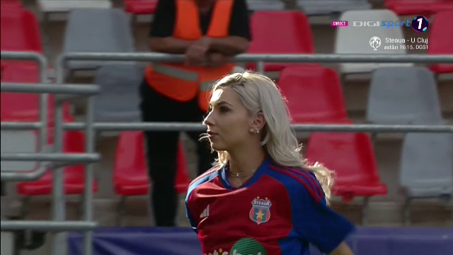 Bernadette Szocs a dat lovitura de start în CSA Steaua - 'U' Cluj! Prezentare de gală oferită de crainicul stadionului_6