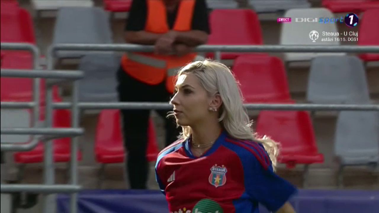 Bernadette Szocs a dat lovitura de start în CSA Steaua - 'U' Cluj! Prezentare de gală oferită de crainicul stadionului_6