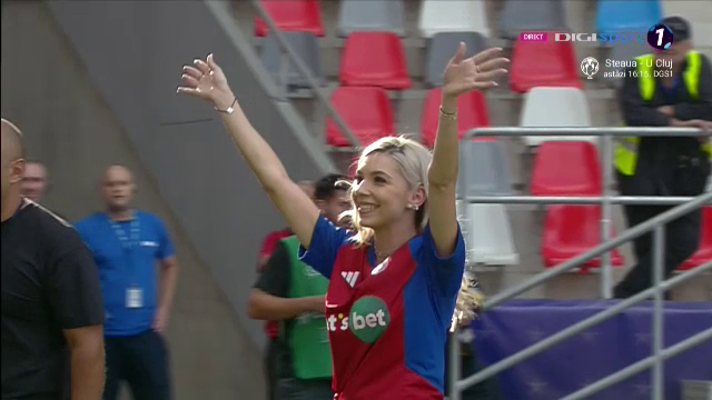 Bernadette Szocs a dat lovitura de start în CSA Steaua - 'U' Cluj! Prezentare de gală oferită de crainicul stadionului_12