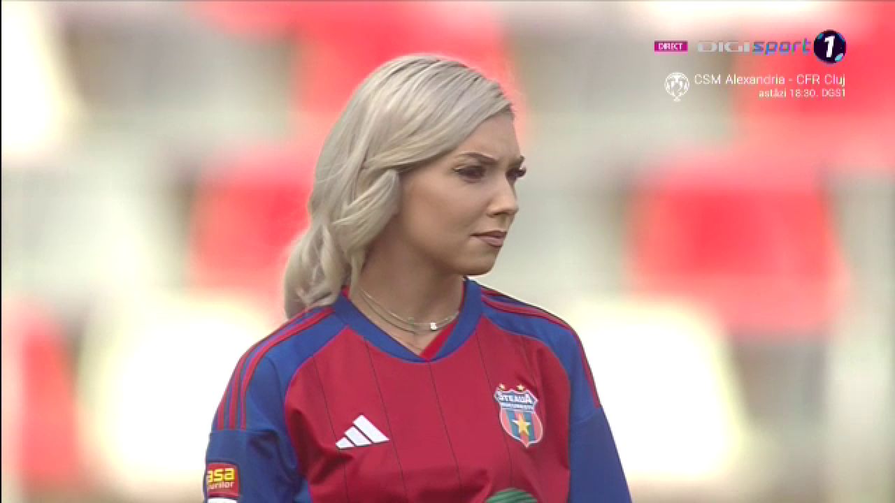 Bernadette Szocs a dat lovitura de start în CSA Steaua - 'U' Cluj! Prezentare de gală oferită de crainicul stadionului_1