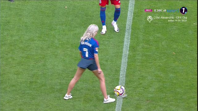 Bernadette Szocs a dat lovitura de start în CSA Steaua - 'U' Cluj! Prezentare de gală oferită de crainicul stadionului_22