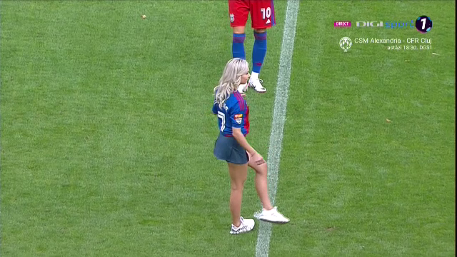 Bernadette Szocs a dat lovitura de start în CSA Steaua - 'U' Cluj! Prezentare de gală oferită de crainicul stadionului_26