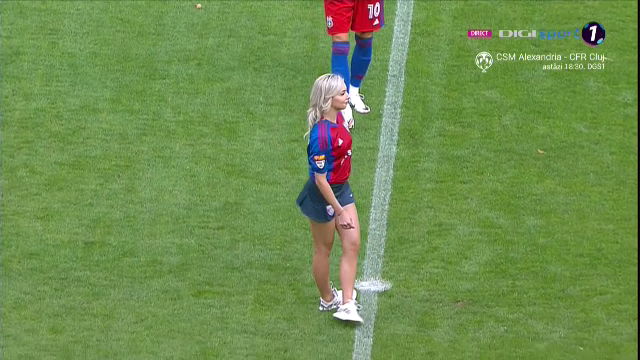 Bernadette Szocs a dat lovitura de start în CSA Steaua - 'U' Cluj! Prezentare de gală oferită de crainicul stadionului_27